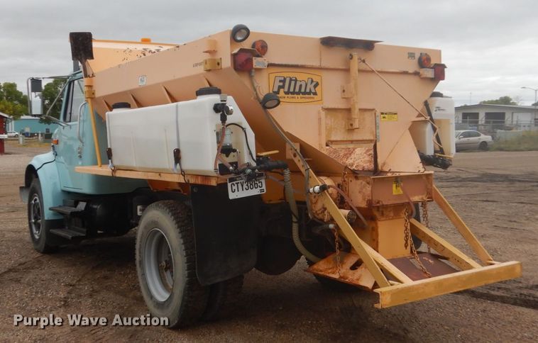 image for item FU9582 1997 International 4700 spreader truck