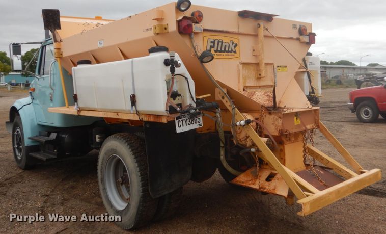 image for item FU9582 1997 International 4700 spreader truck