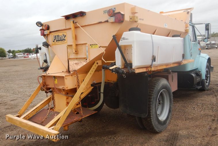 image for item FU9582 1997 International 4700 spreader truck