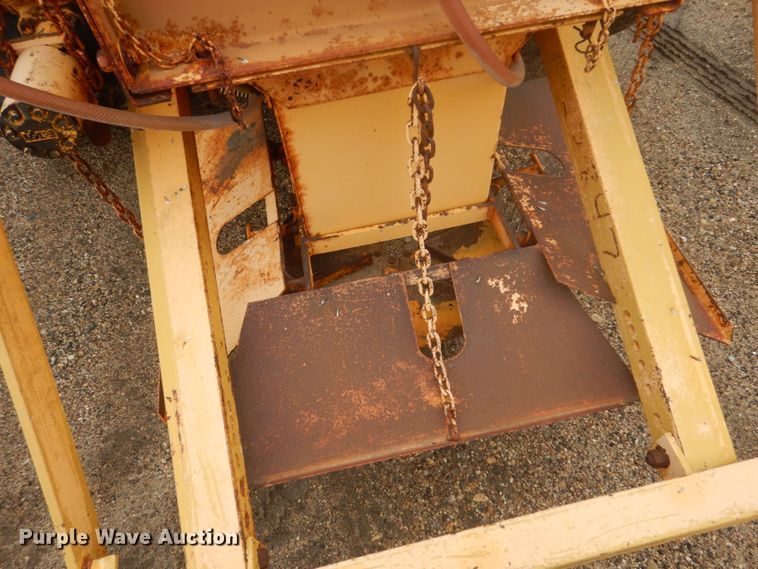 image for item FU9582 1997 International 4700 spreader truck