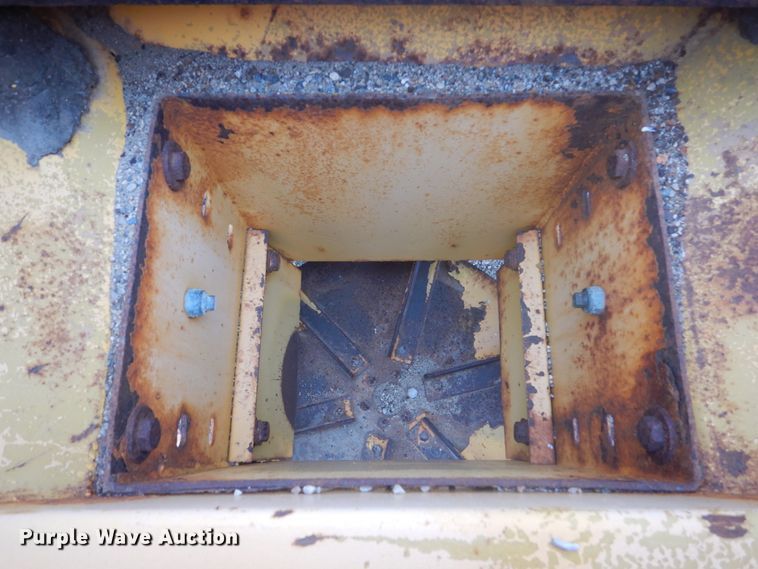 image for item FU9582 1997 International 4700 spreader truck