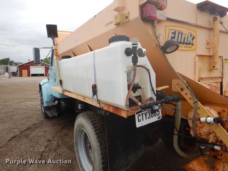 image for item FU9582 1997 International 4700 spreader truck