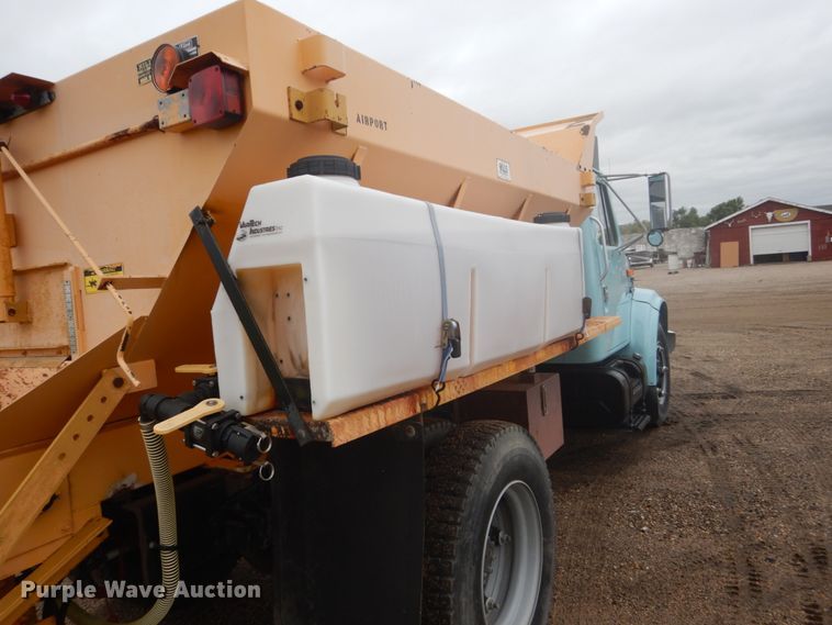 image for item FU9582 1997 International 4700 spreader truck