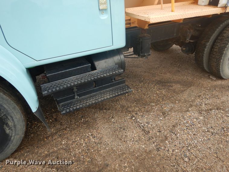 image for item FU9582 1997 International 4700 spreader truck