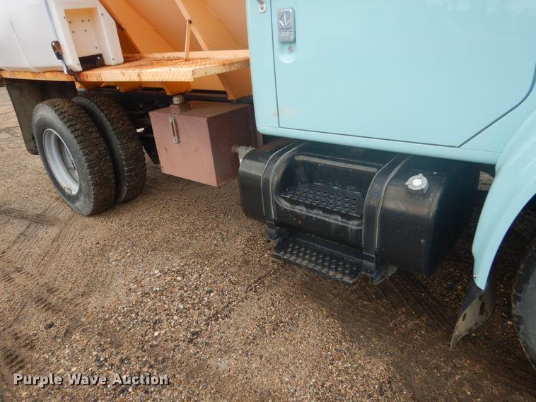image for item FU9582 1997 International 4700 spreader truck