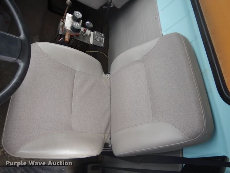 image for item FU9582 1997 International 4700 spreader truck