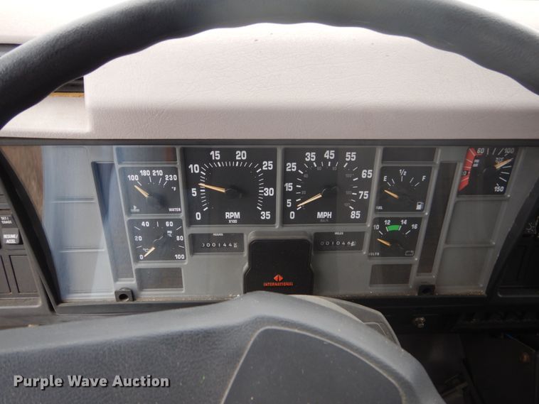 image for item FU9582 1997 International 4700 spreader truck