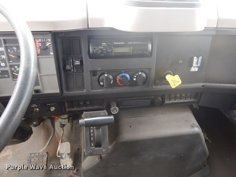 image for item FU9582 1997 International 4700 spreader truck