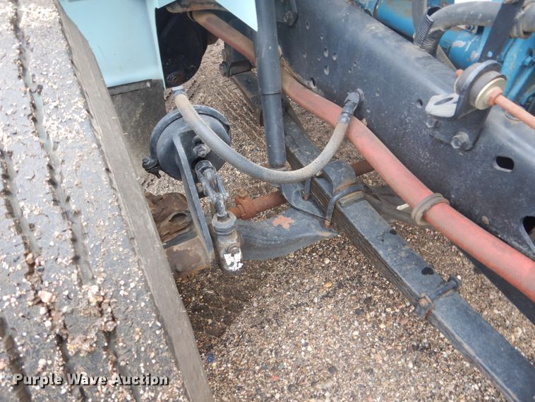 image for item FU9582 1997 International 4700 spreader truck