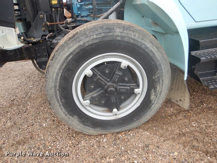 image for item FU9582 1997 International 4700 spreader truck