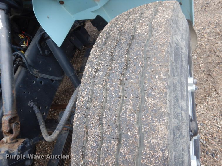 image for item FU9582 1997 International 4700 spreader truck