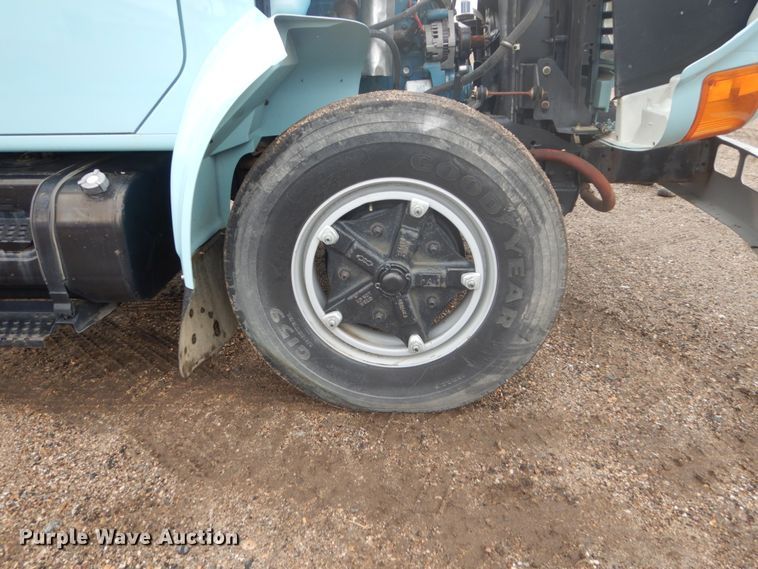 image for item FU9582 1997 International 4700 spreader truck