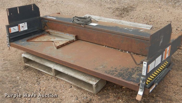 image for item FU9586 Eagle Lift 38X64 end gate lift