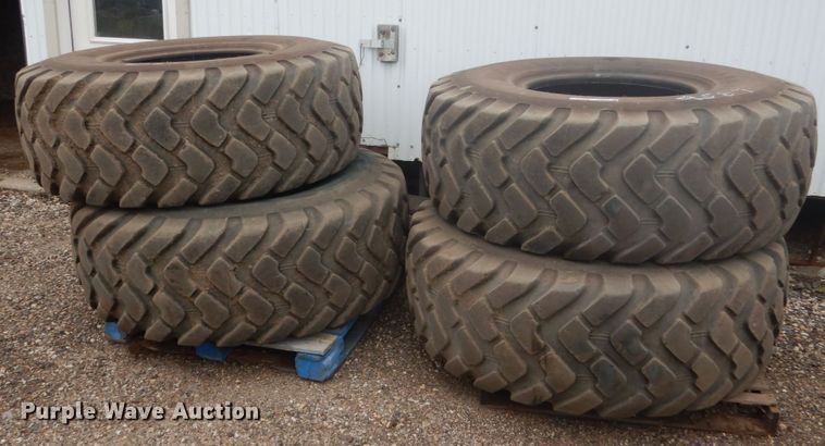 image for item FU9587 (4) Michelin 20.5-25 tires