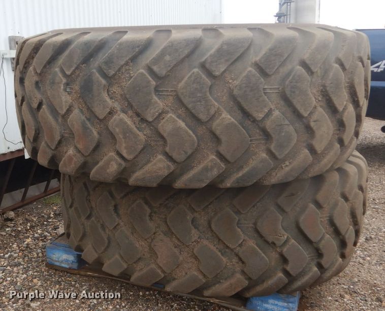 image for item FU9587 (4) Michelin 20.5-25 tires