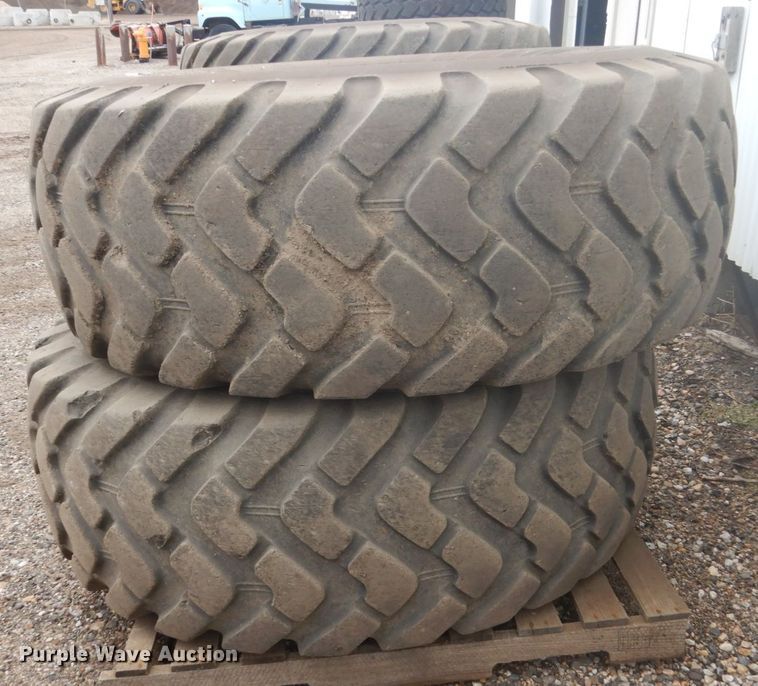 image for item FU9587 (4) Michelin 20.5-25 tires