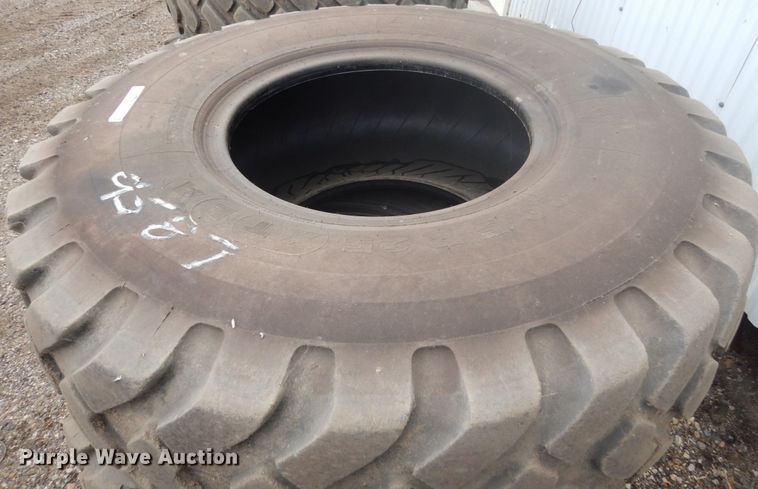 image for item FU9587 (4) Michelin 20.5-25 tires