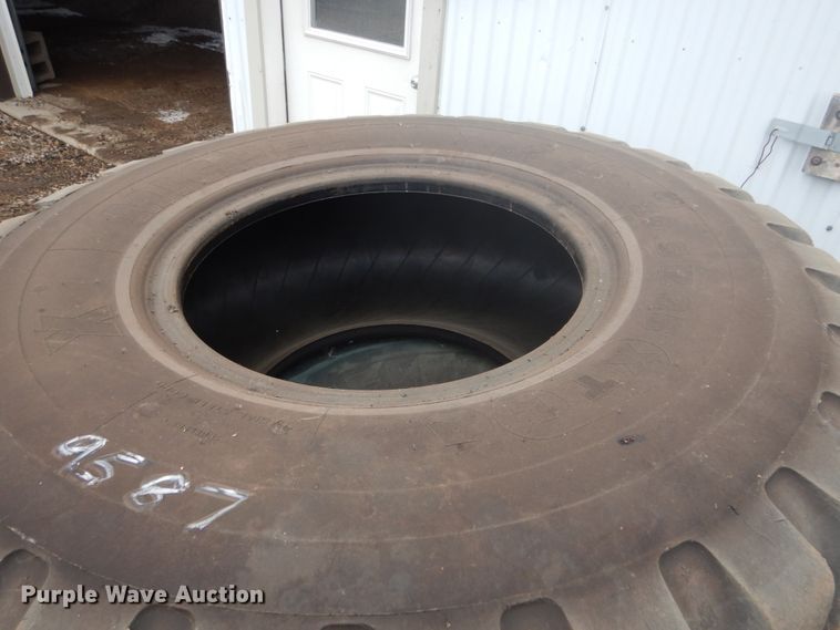 image for item FU9587 (4) Michelin 20.5-25 tires