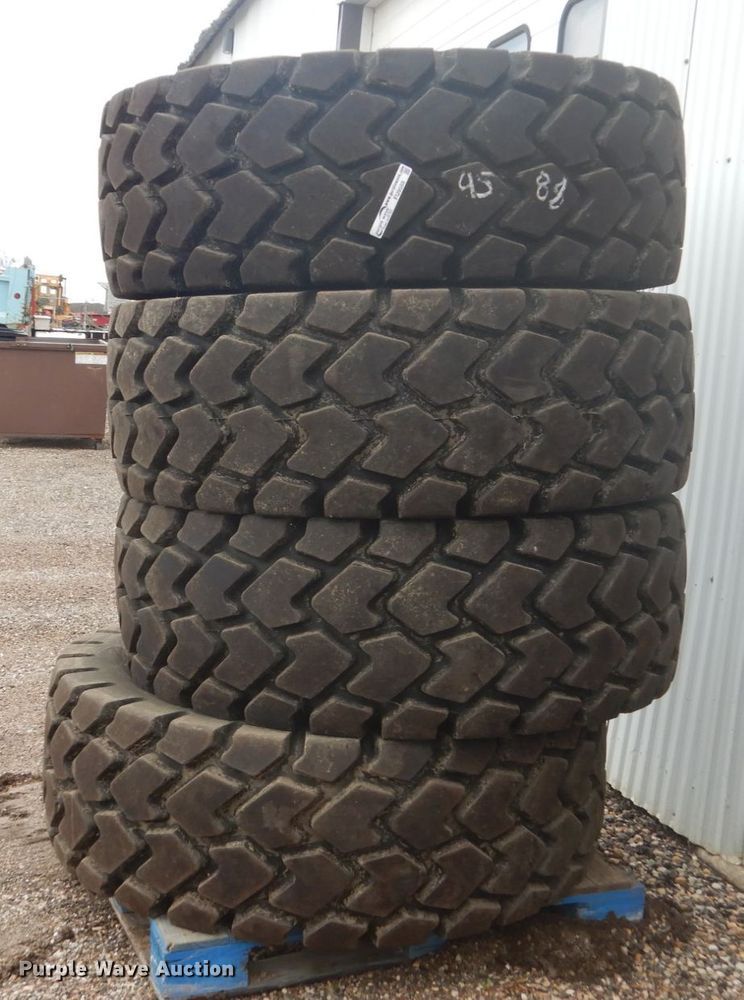 image for item FU9588 (4) Titan 20.5R25 tires