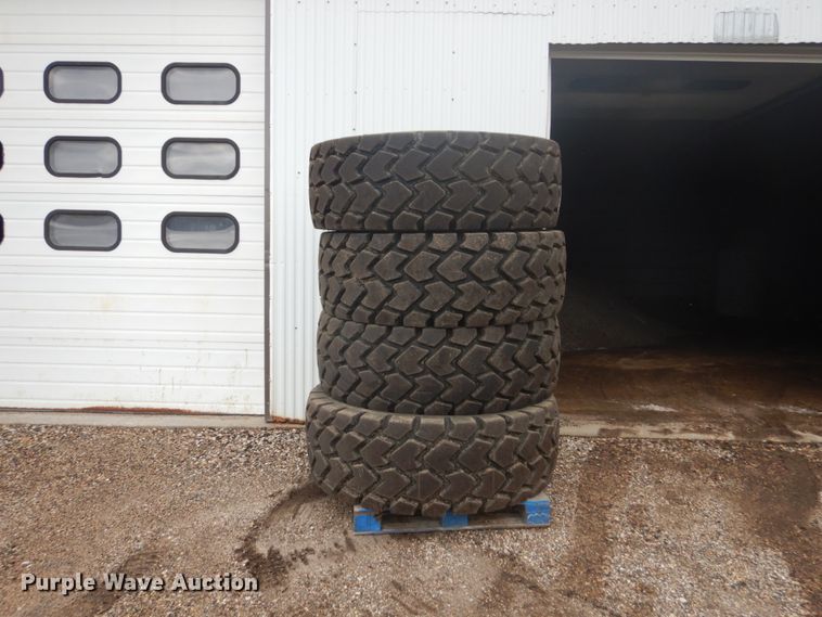 image for item FU9588 (4) Titan 20.5R25 tires