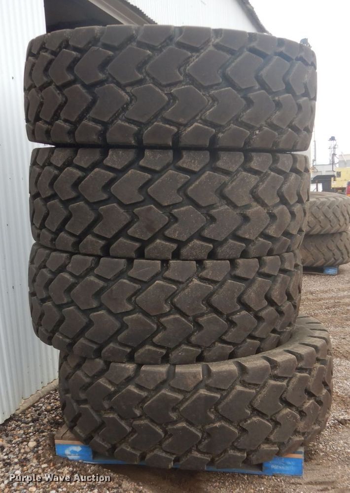 image for item FU9588 (4) Titan 20.5R25 tires