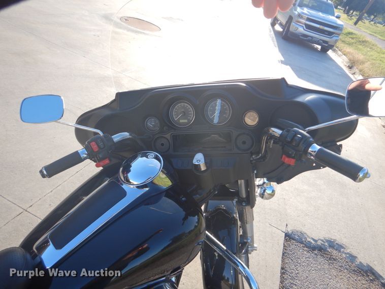 image for item GC9584 2010 Harley Davidson Electra Glide motorcycle