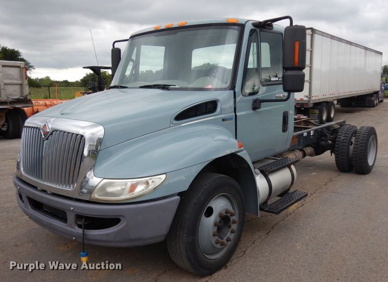 image for item GG9093 2011 International DuraStar 4300 truck cab and chassis