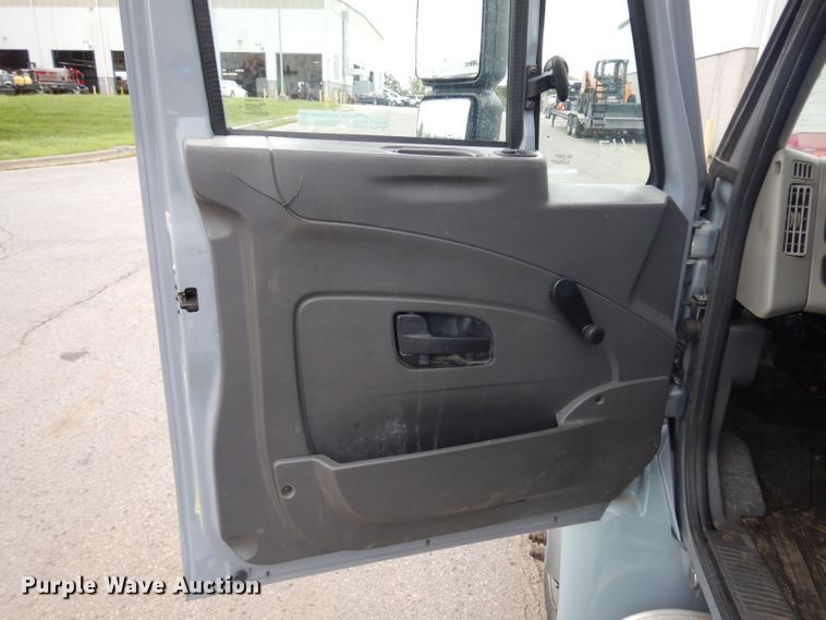 image for item GG9093 2011 International DuraStar 4300 truck cab and chassis