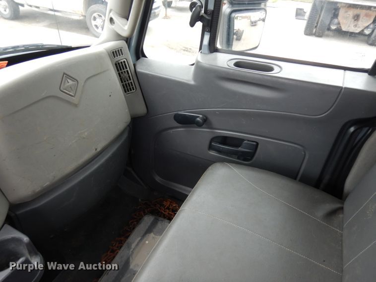 image for item GG9093 2011 International DuraStar 4300 truck cab and chassis