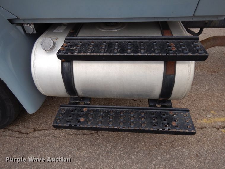 image for item GG9093 2011 International DuraStar 4300 truck cab and chassis