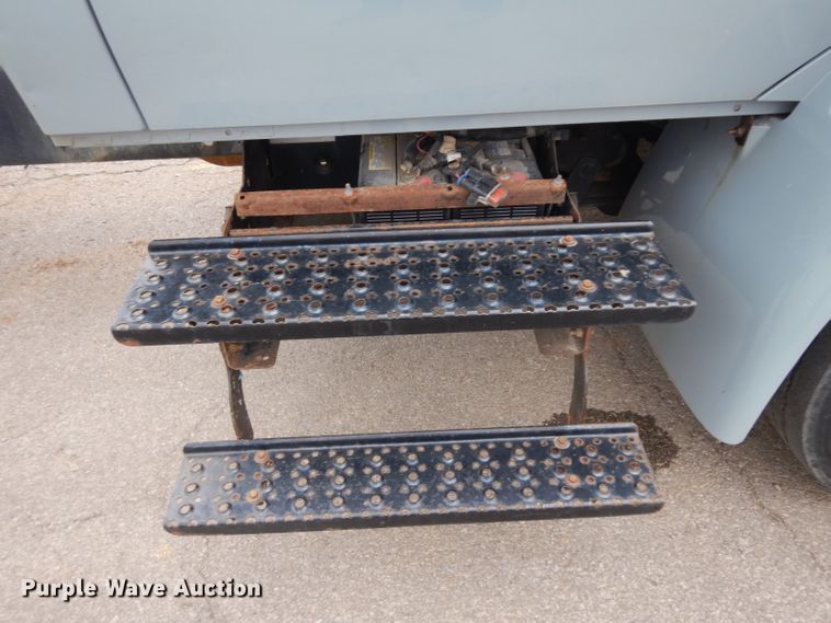 image for item GG9093 2011 International DuraStar 4300 truck cab and chassis