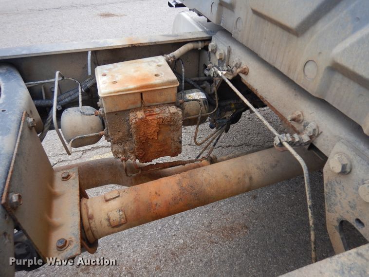 image for item GG9093 2011 International DuraStar 4300 truck cab and chassis