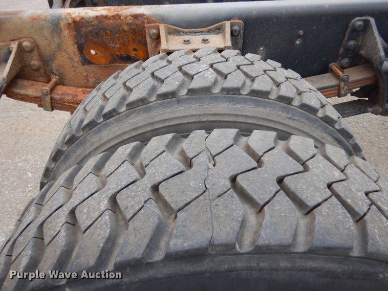 image for item GG9093 2011 International DuraStar 4300 truck cab and chassis