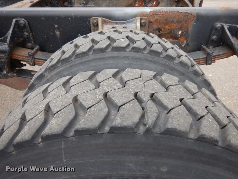 image for item GG9093 2011 International DuraStar 4300 truck cab and chassis