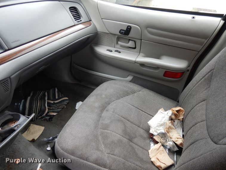 image for item GG9198 2001 Ford Crown Victoria