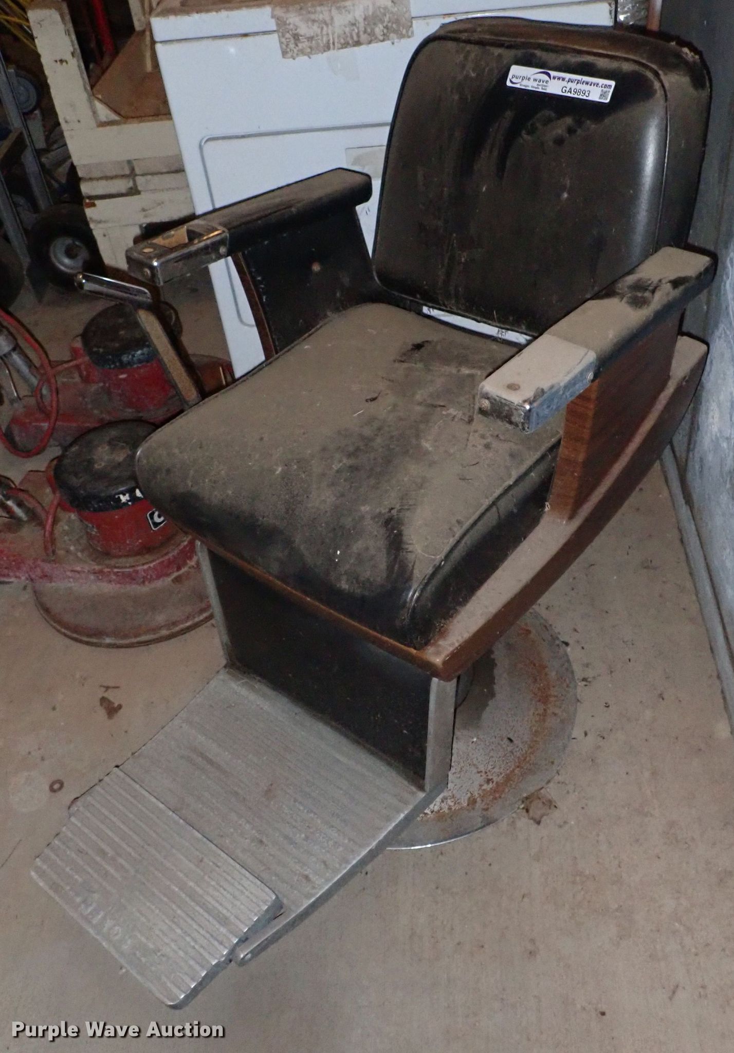 Koken barber chair in Hutchinson, KS Item GA9893 sold Purple Wave