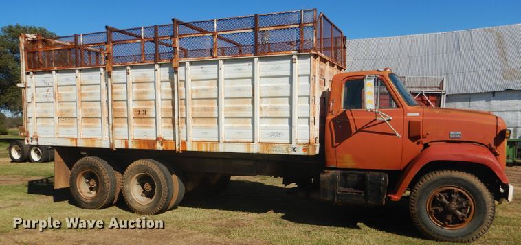 image for item DD4502 1978 Chevrolet 700 silage truck