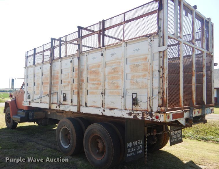 image for item DD4502 1978 Chevrolet 700 silage truck
