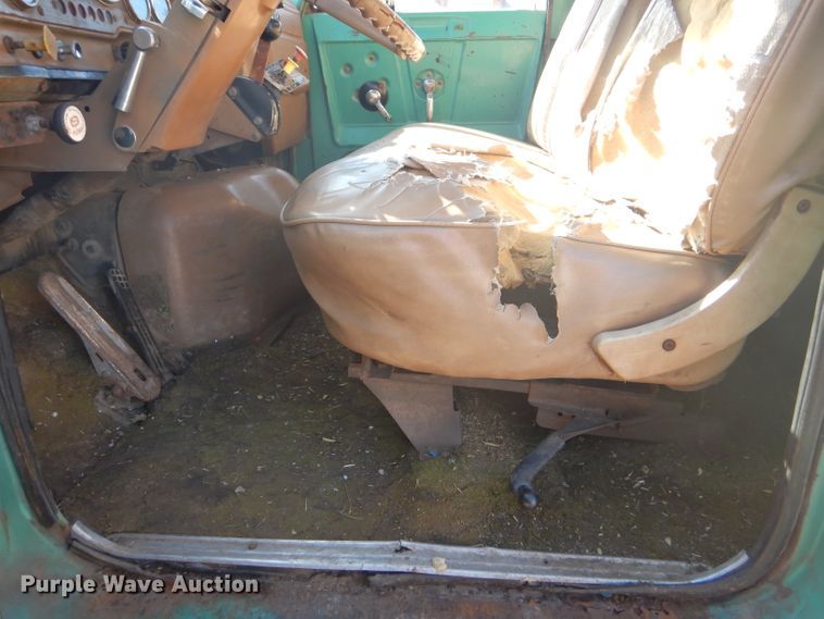 image for item DD4502 1978 Chevrolet 700 silage truck