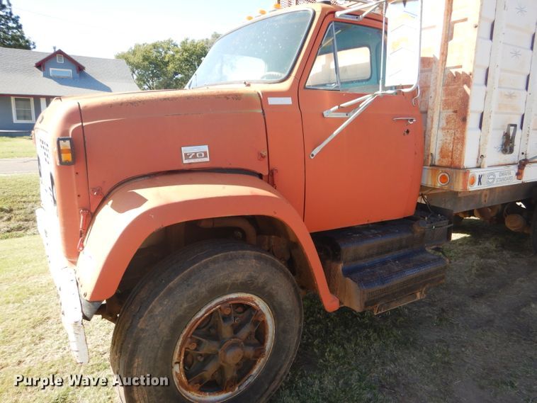 image for item DD4502 1978 Chevrolet 700 silage truck