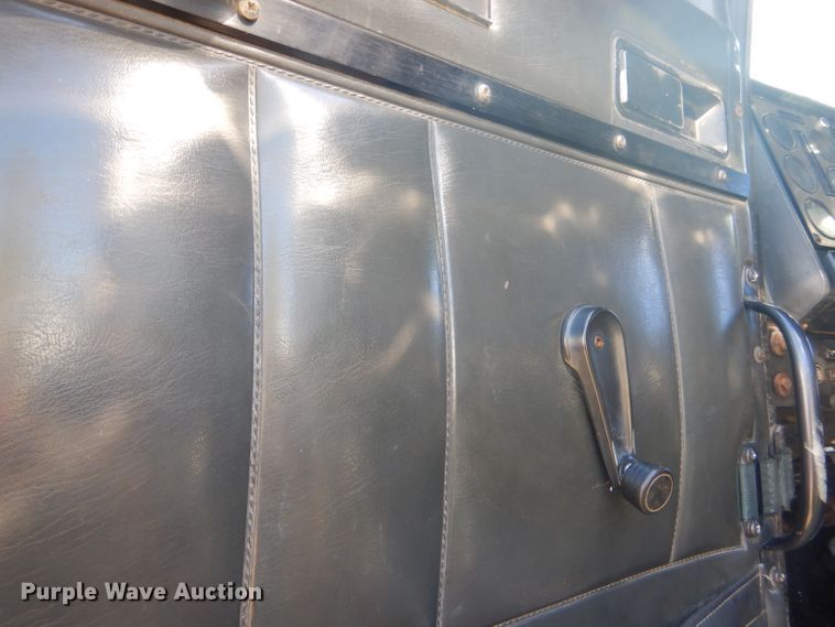 image for item DD4505 1987 International semi truck