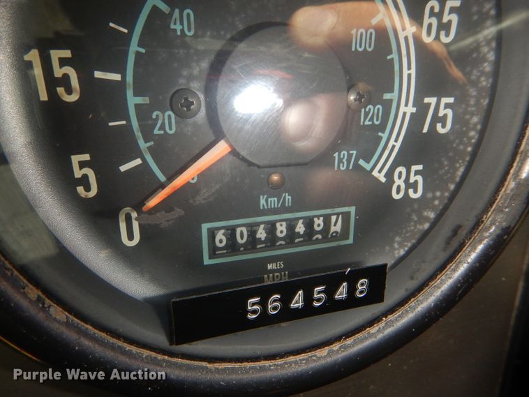 image for item DD4505 1987 International semi truck