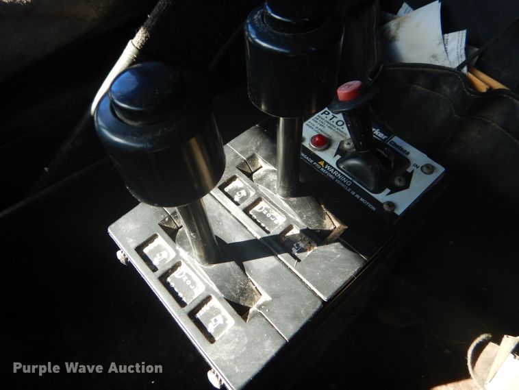 image for item DD4505 1987 International semi truck