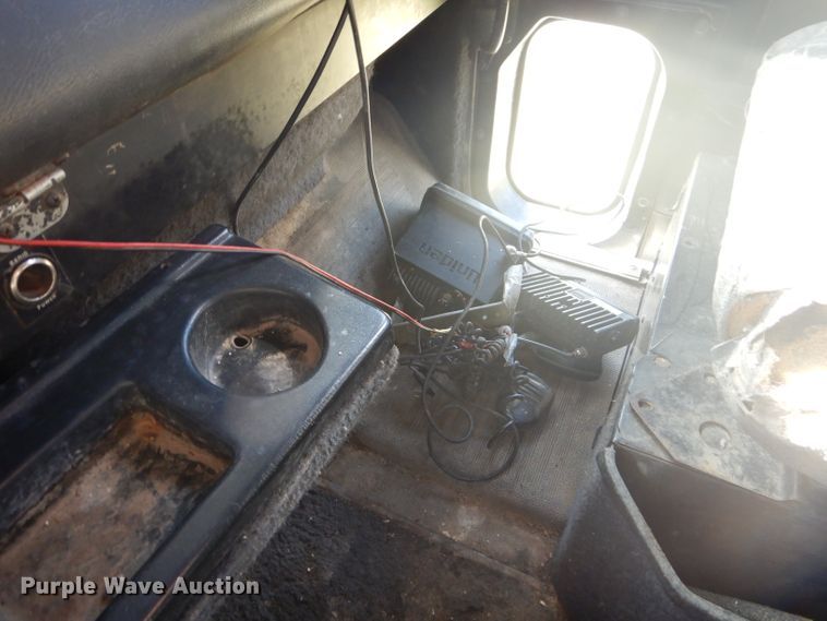 image for item DD4505 1987 International semi truck