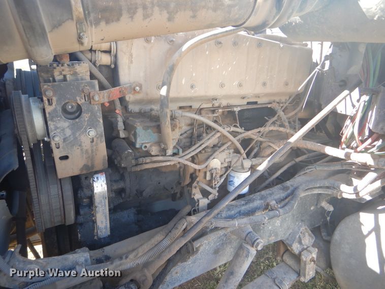 image for item DD4505 1987 International semi truck