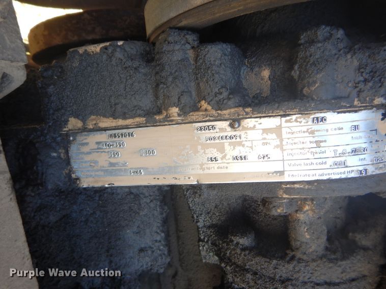 image for item DD4505 1987 International semi truck