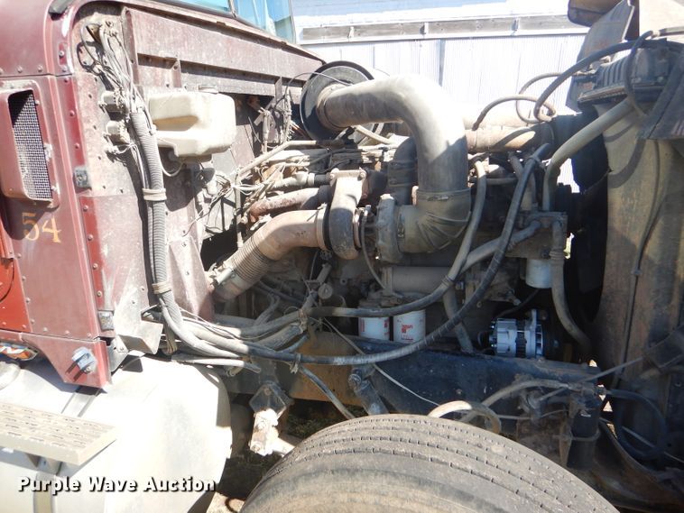 image for item DD4505 1987 International semi truck