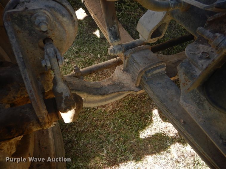 image for item DD4505 1987 International semi truck