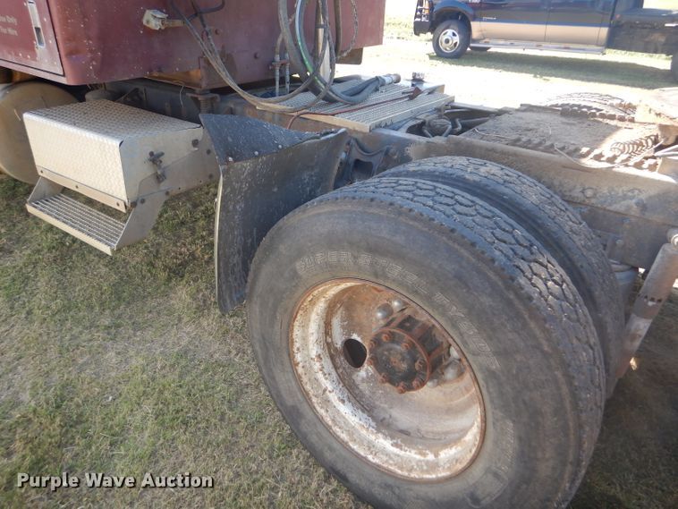 image for item DD4505 1987 International semi truck