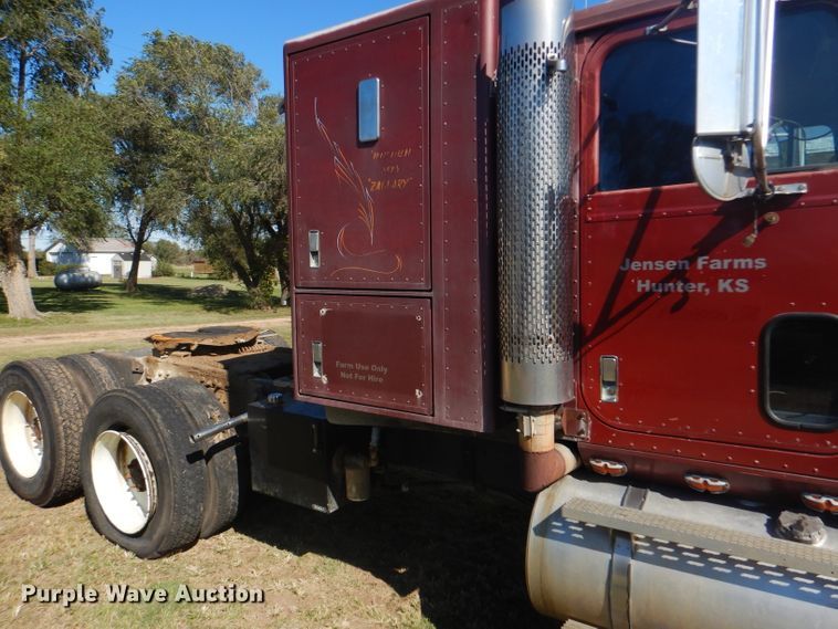 image for item DD4505 1987 International semi truck
